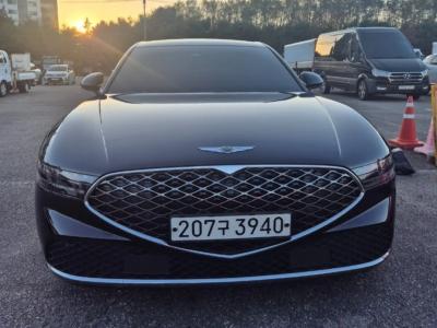 2023 Genesis G90