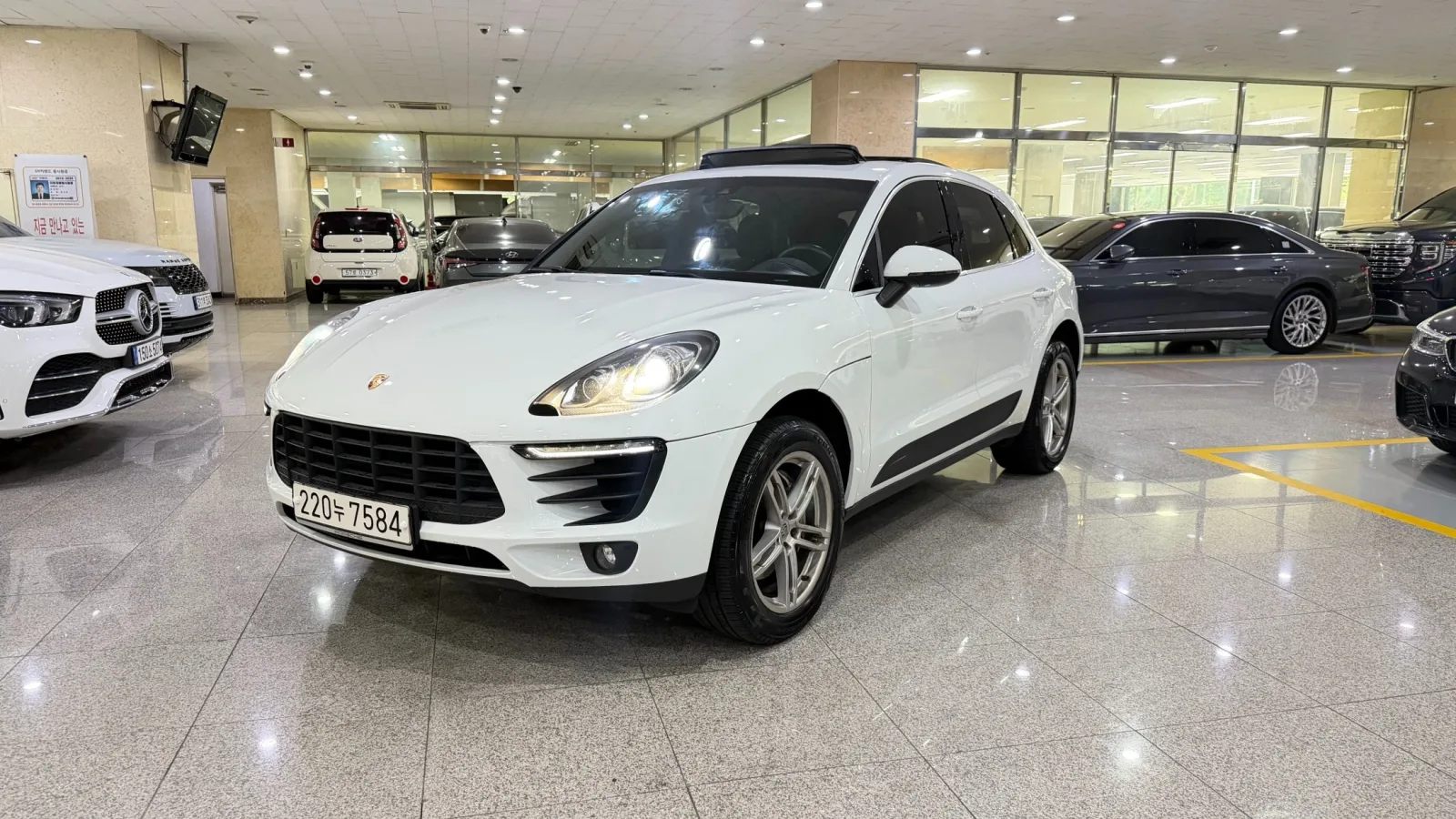 2017 Porsche Macan