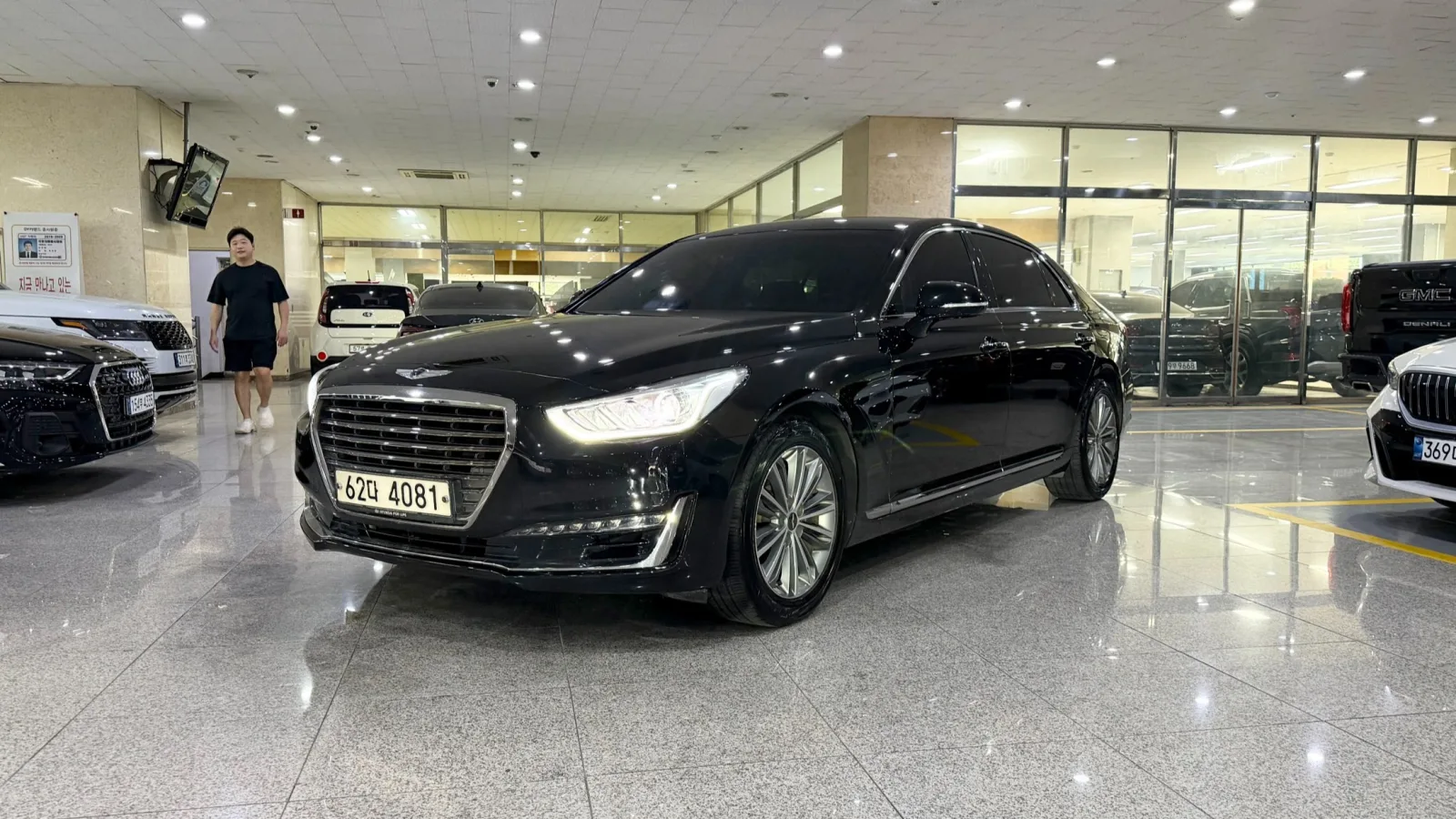 2018 Genesis EQ900
