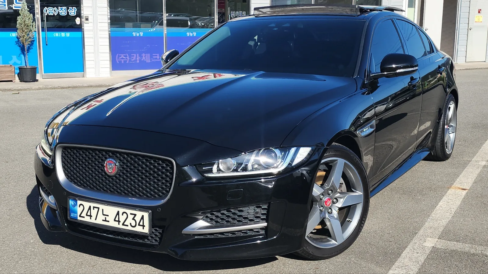 2017 Jaguar XE