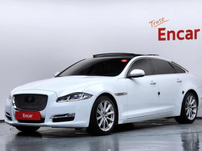 2016 Jaguar XJ