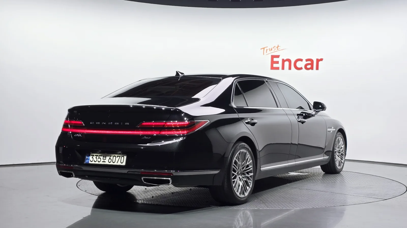 2021 Genesis G90