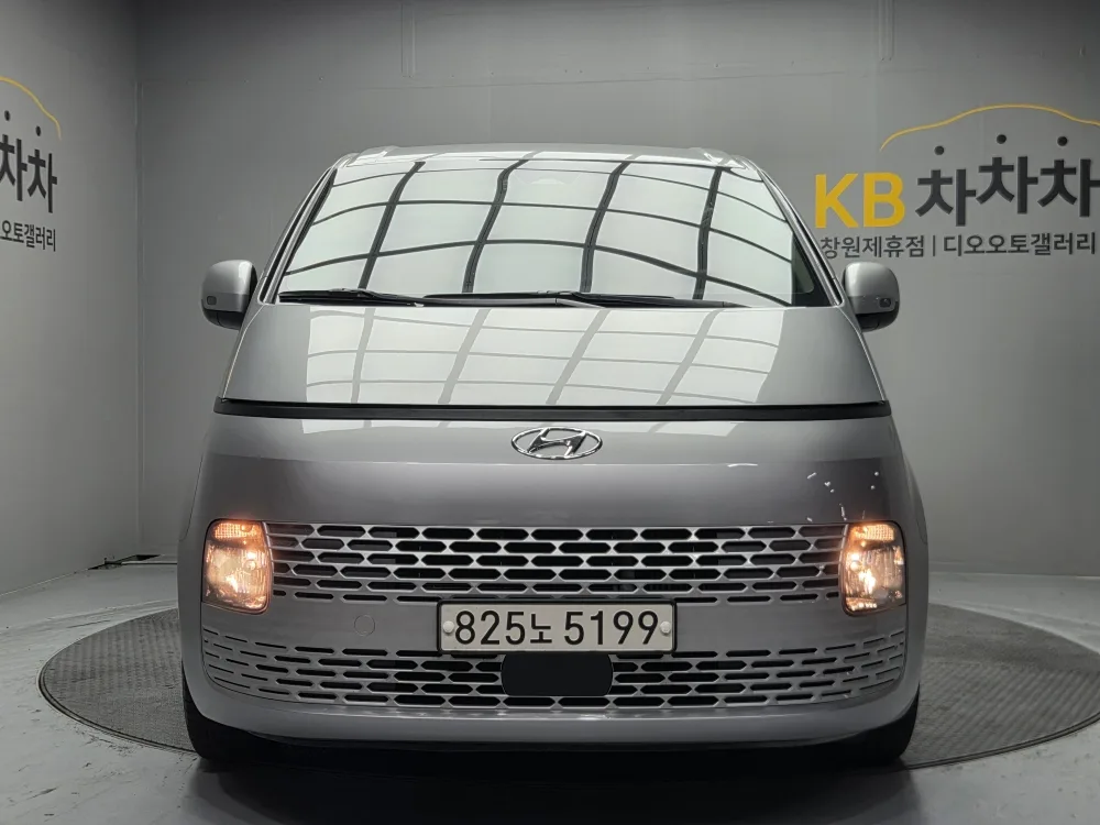 2022 Hyundai Staria
