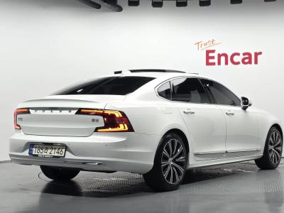 2022 Volvo S90