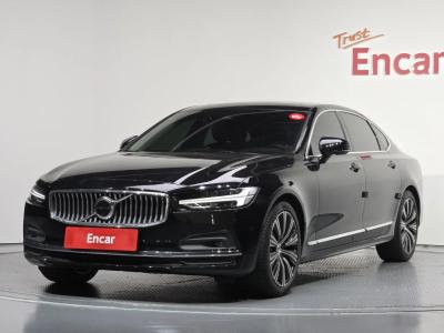 2022 Volvo S90
