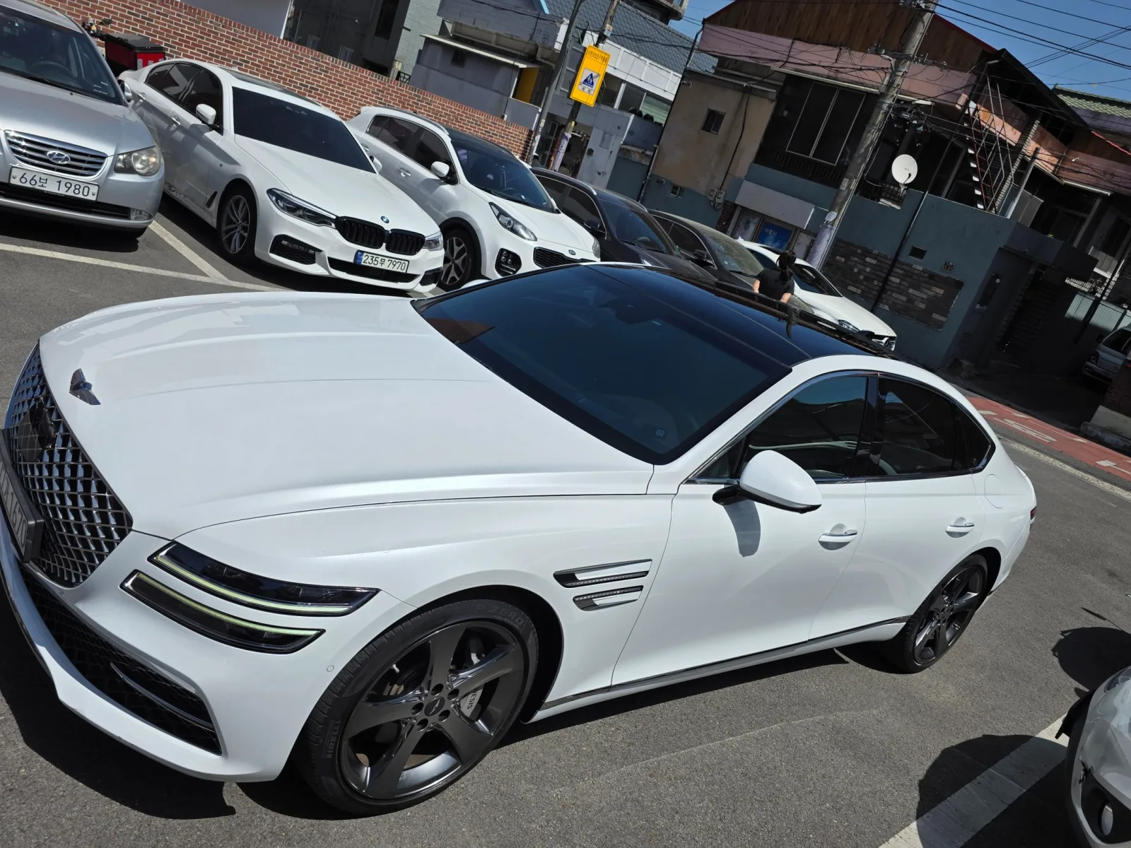 2023 Genesis G80