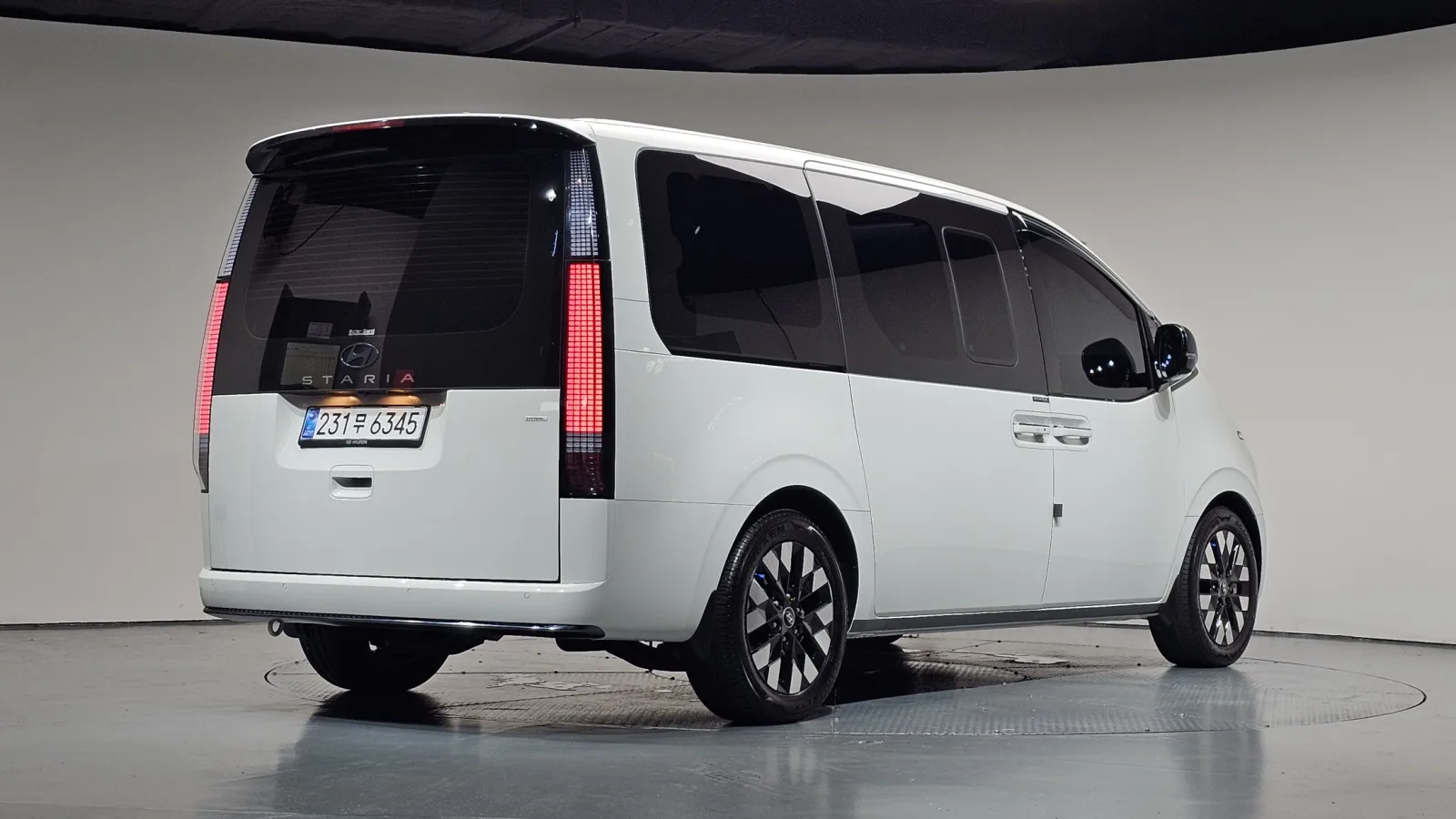 2025 Hyundai Staria