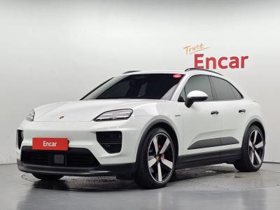 2025 Porsche Macan