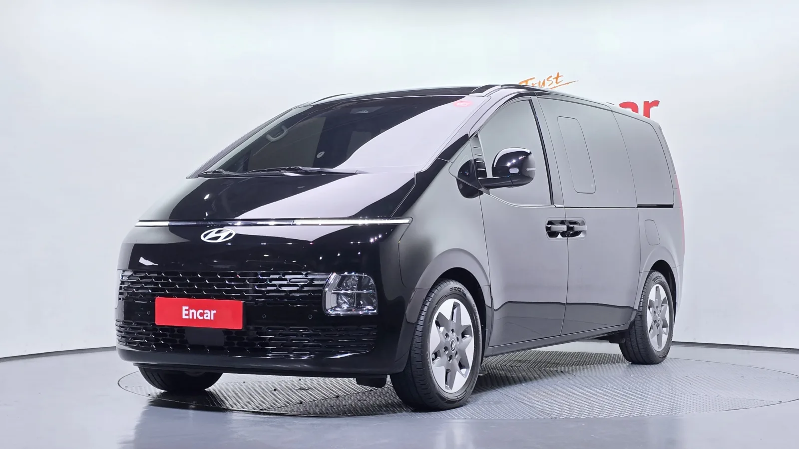 2025 Hyundai Staria