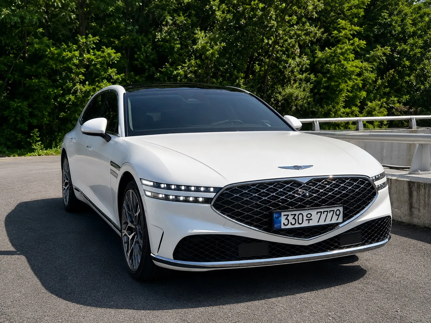 2023 Genesis G90