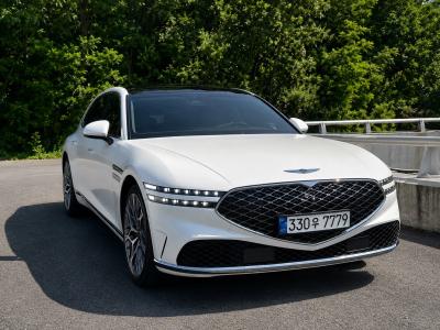 2023 Genesis G90