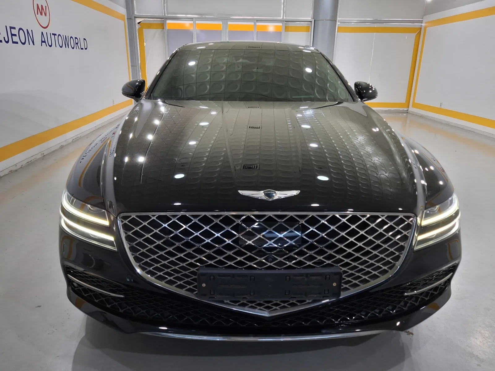 2023 Genesis G80