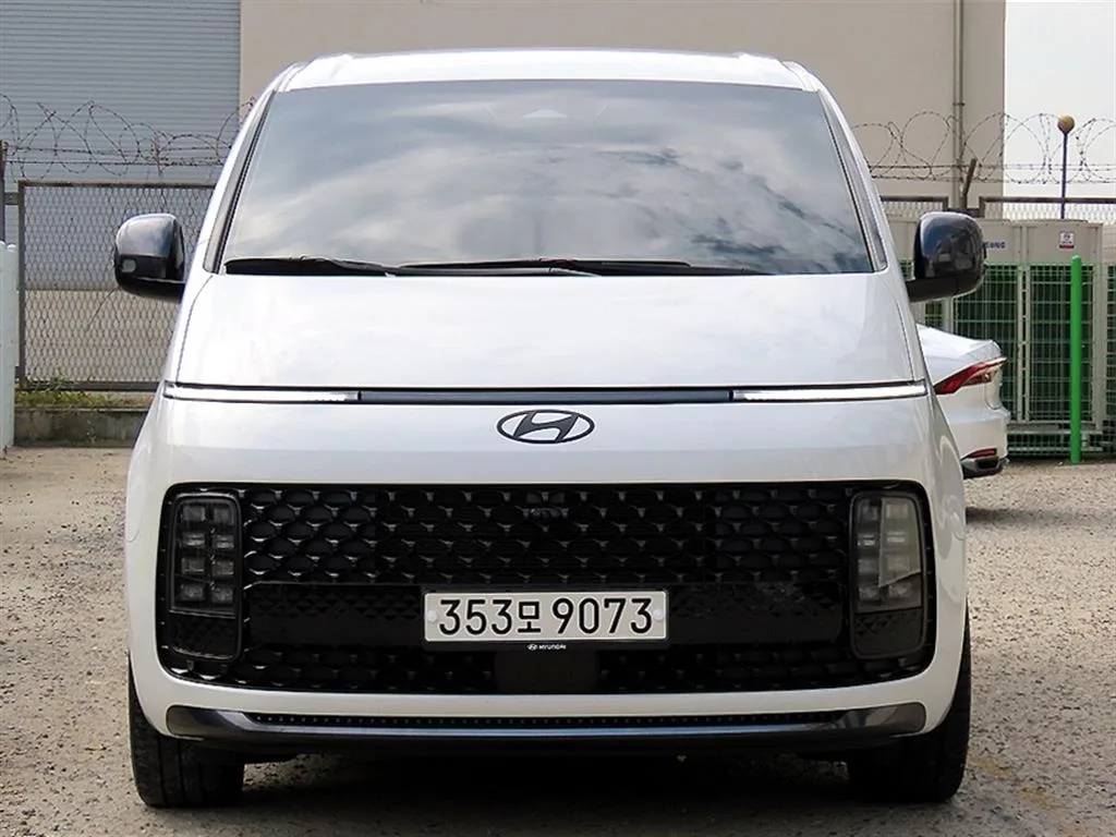 2025 Hyundai Staria