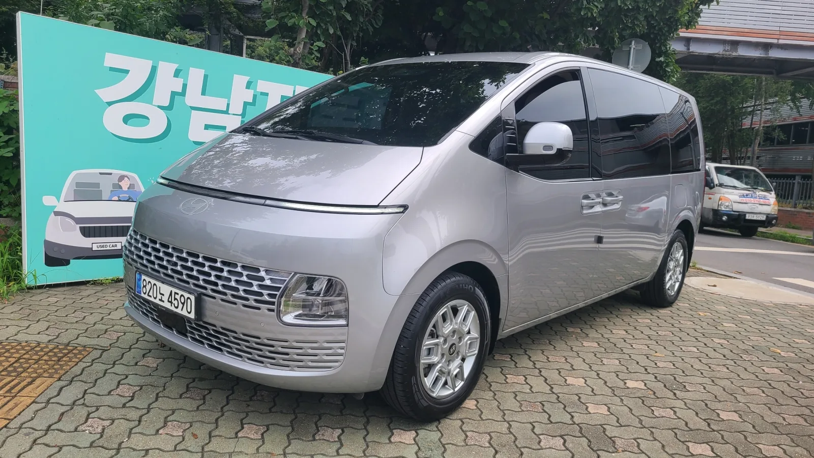 2025 Hyundai Staria