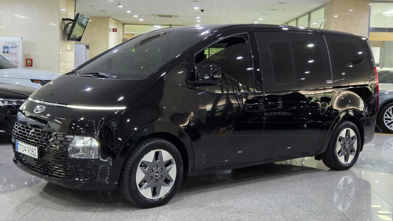 2022 Hyundai Staria