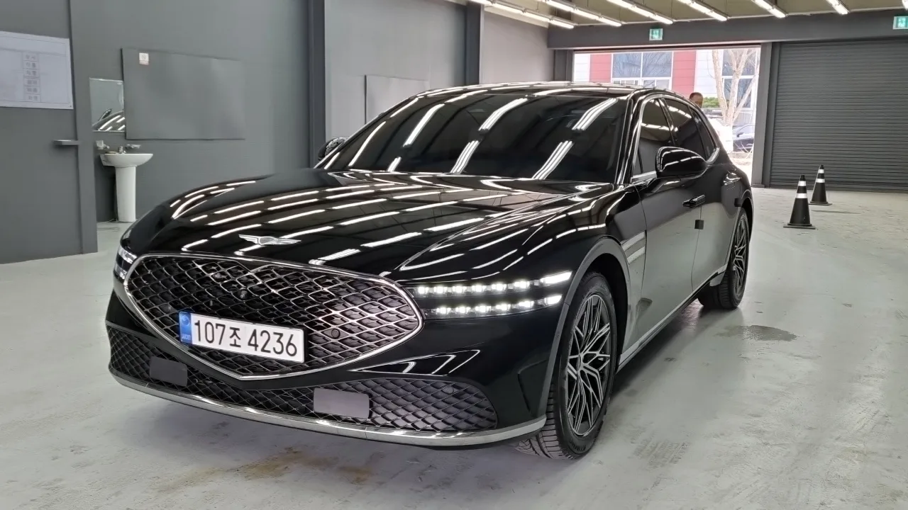 2023 Genesis G90