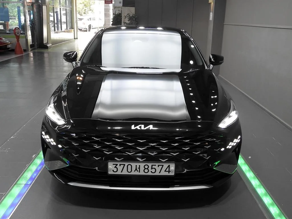 2023 Kia K8
