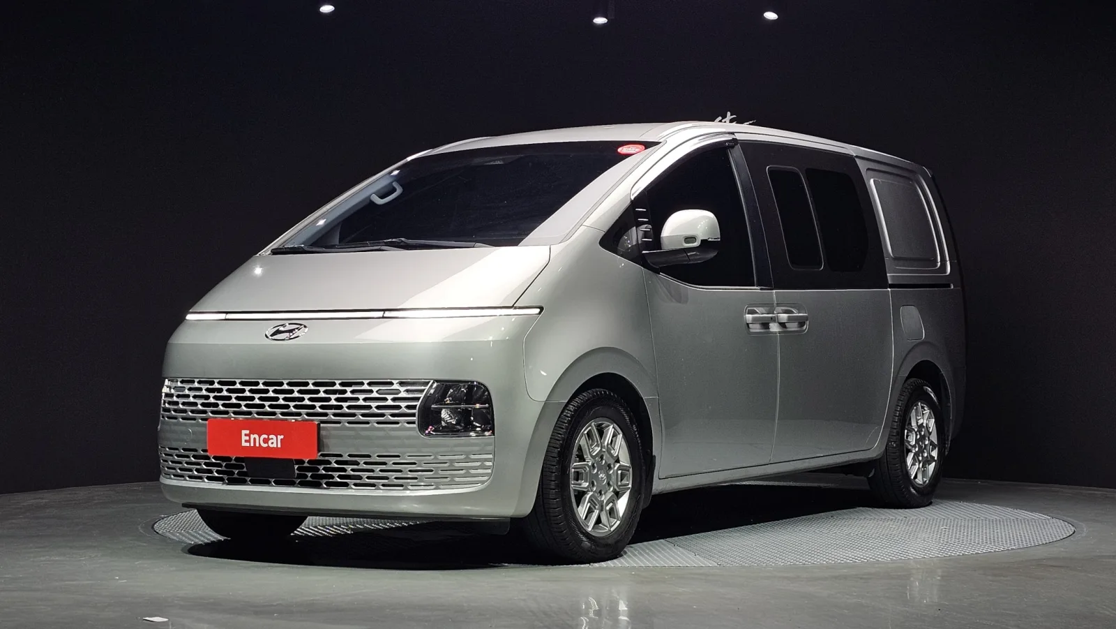 2022 Hyundai Staria