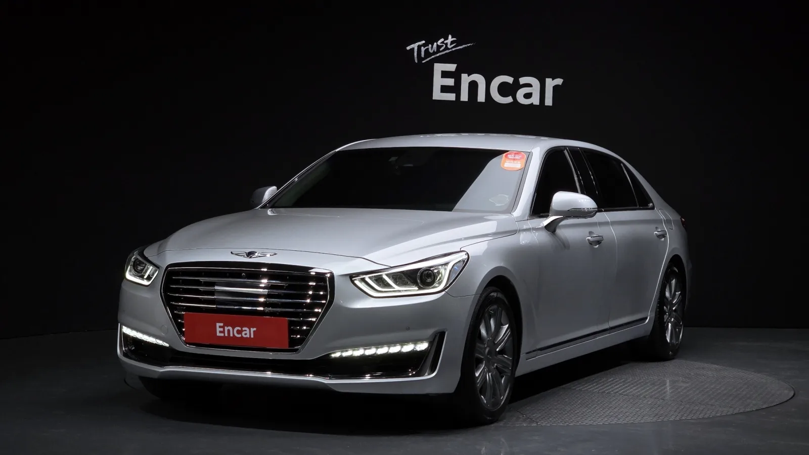 2017 Genesis EQ900