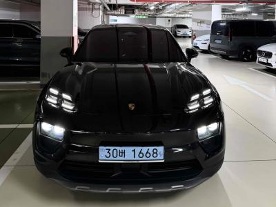2025 Porsche Macan