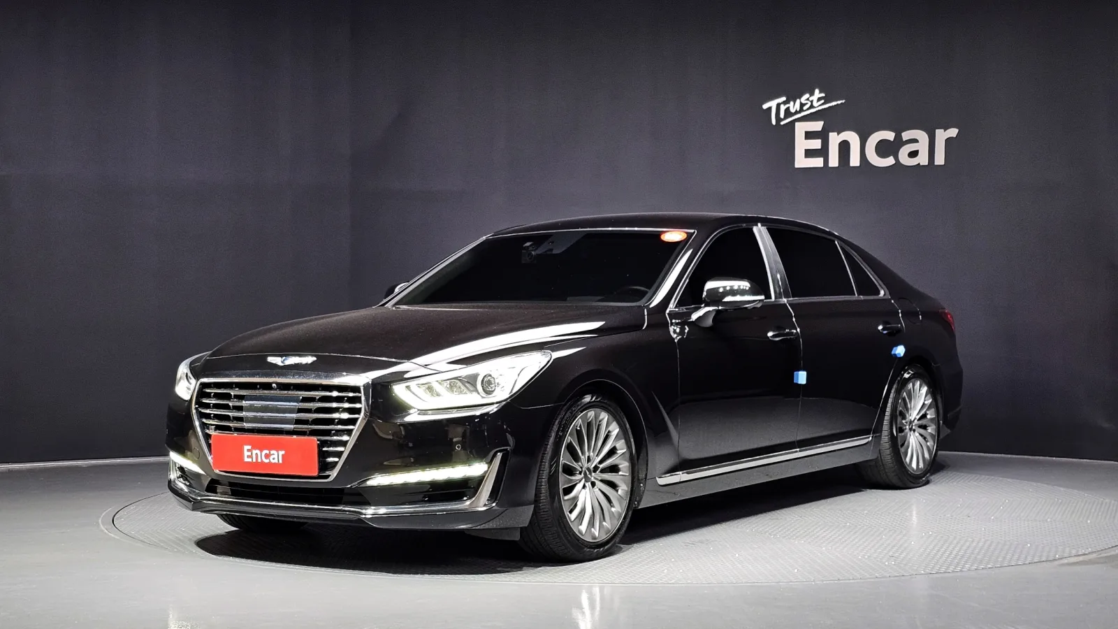 2018 Genesis EQ900