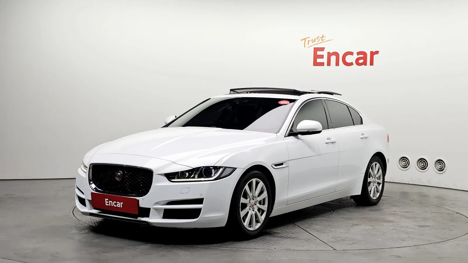 2016 Jaguar XE