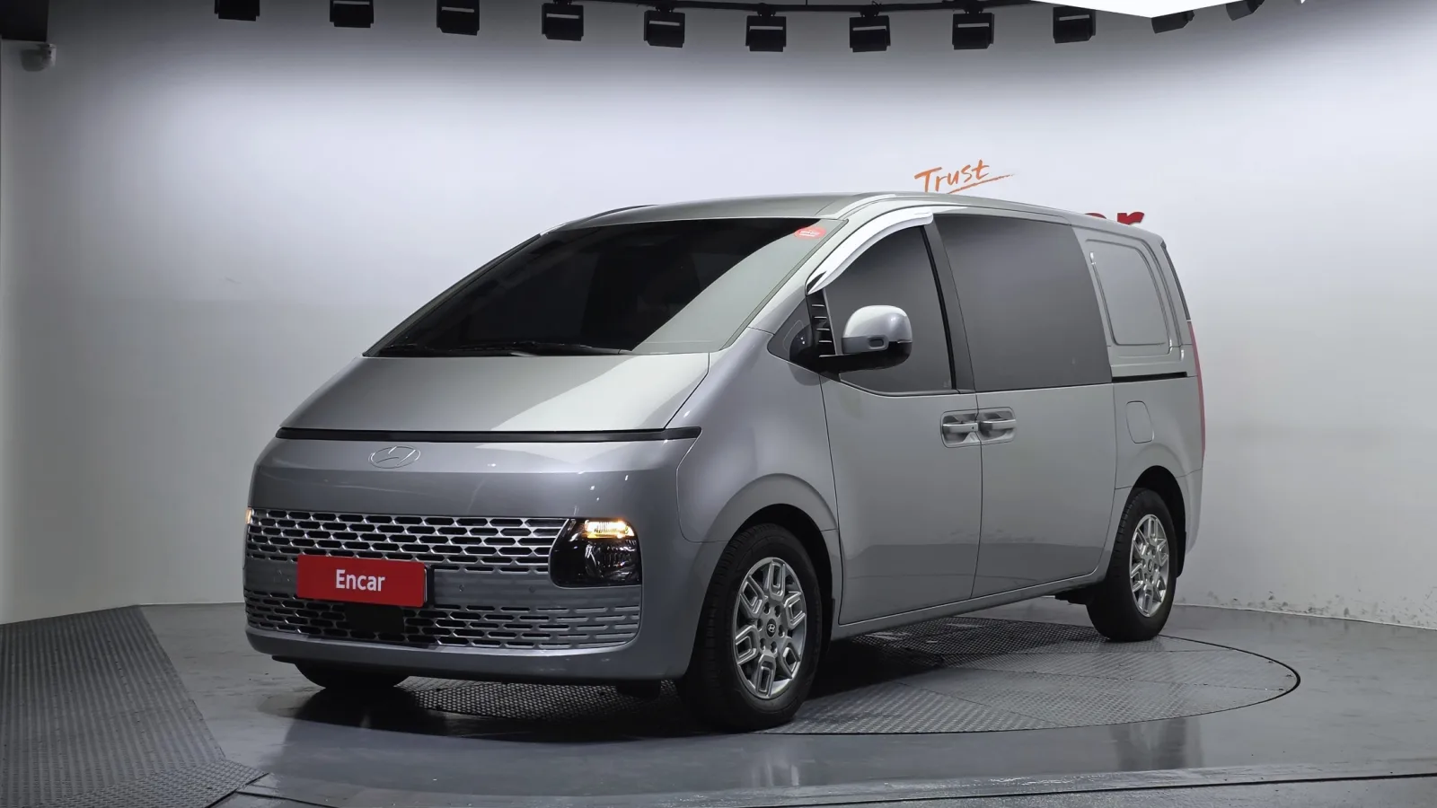 2025 Hyundai Staria