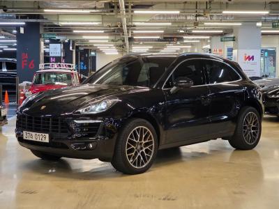 2016 Porsche Macan