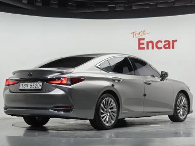 2019 Lexus ES