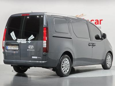 2025 Hyundai Staria