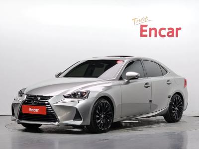 2019 Lexus IS