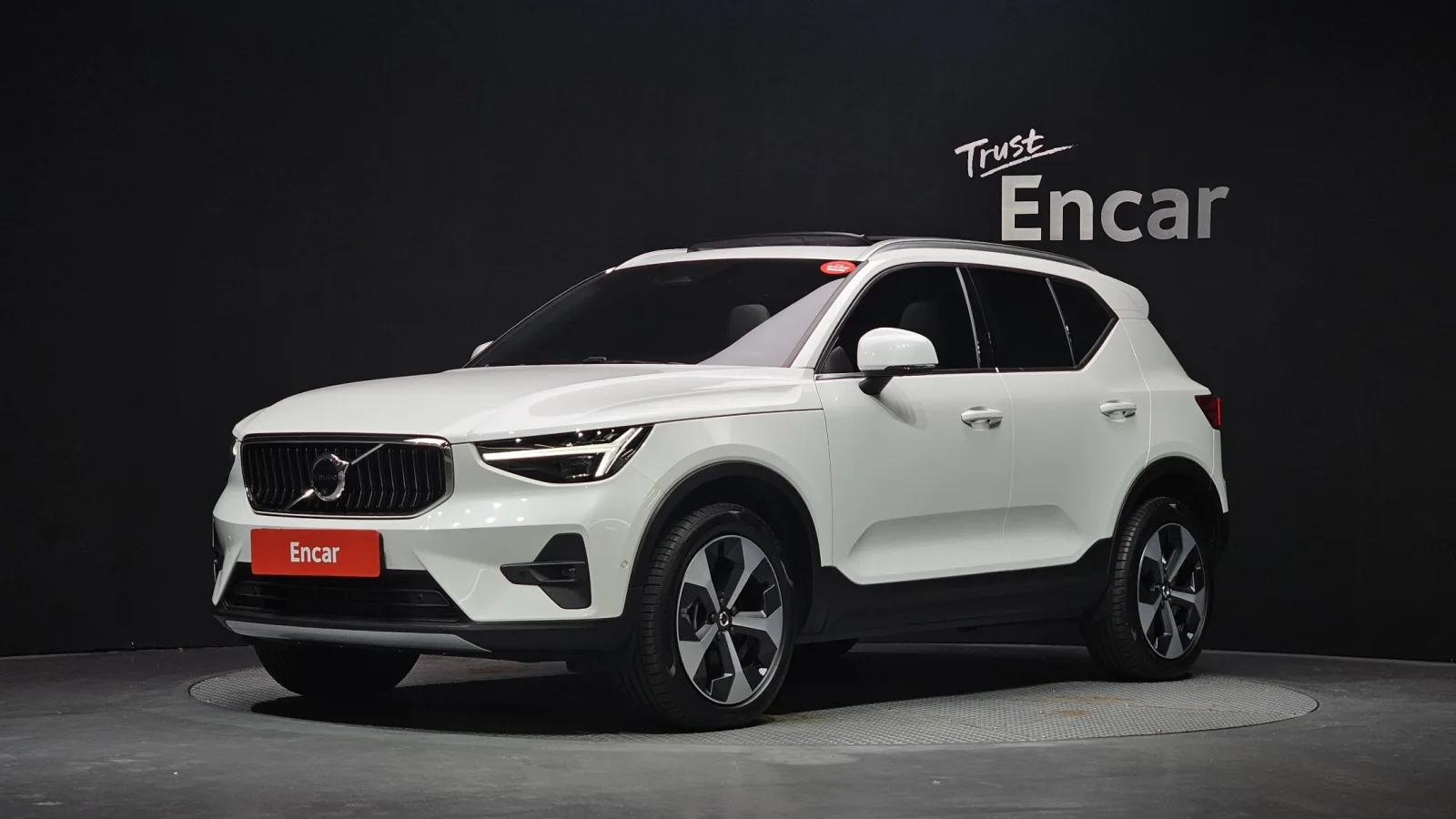 2025 Volvo XC40