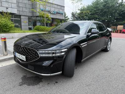 2022 Genesis G90