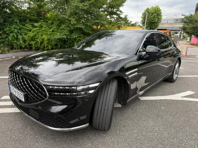 2022 Genesis G90