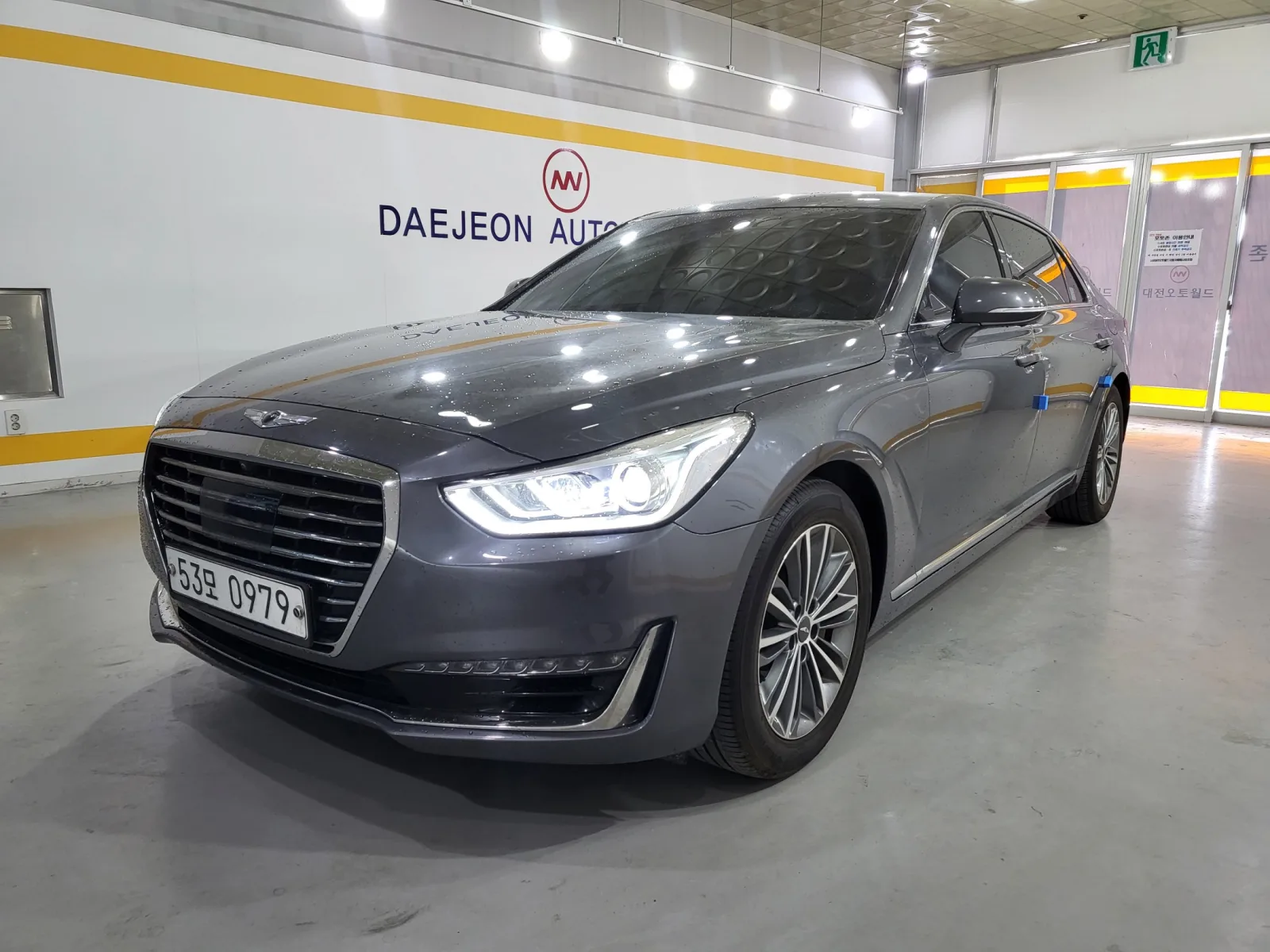 2016 Genesis EQ900