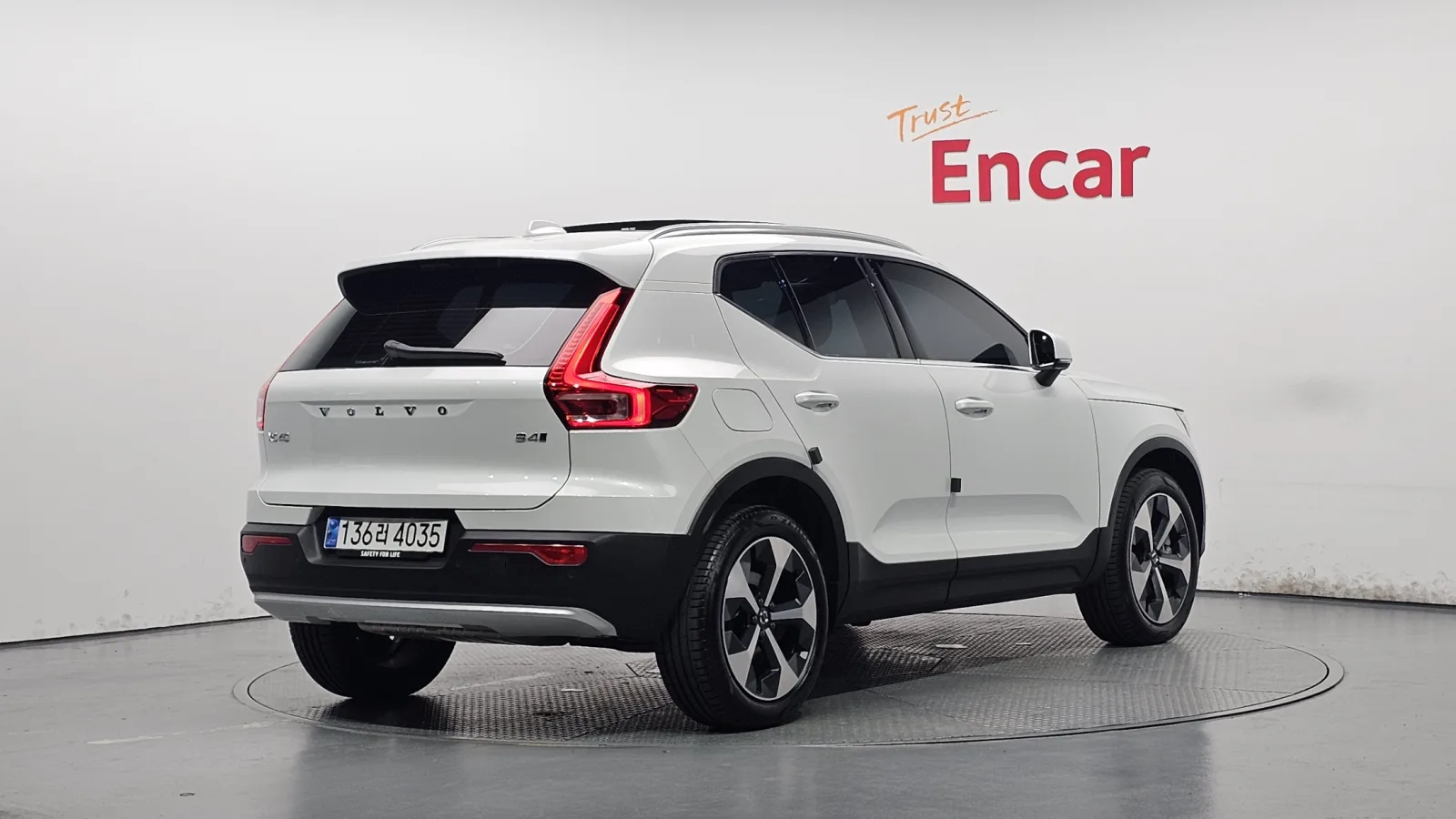 2025 Volvo XC40
