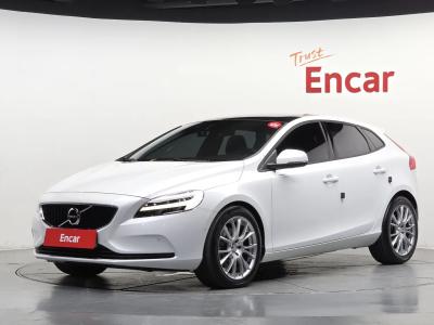 2018 Volvo V40