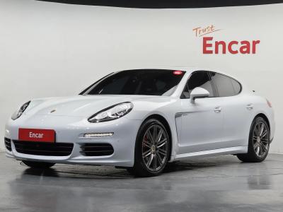 2016 Porsche Panamera