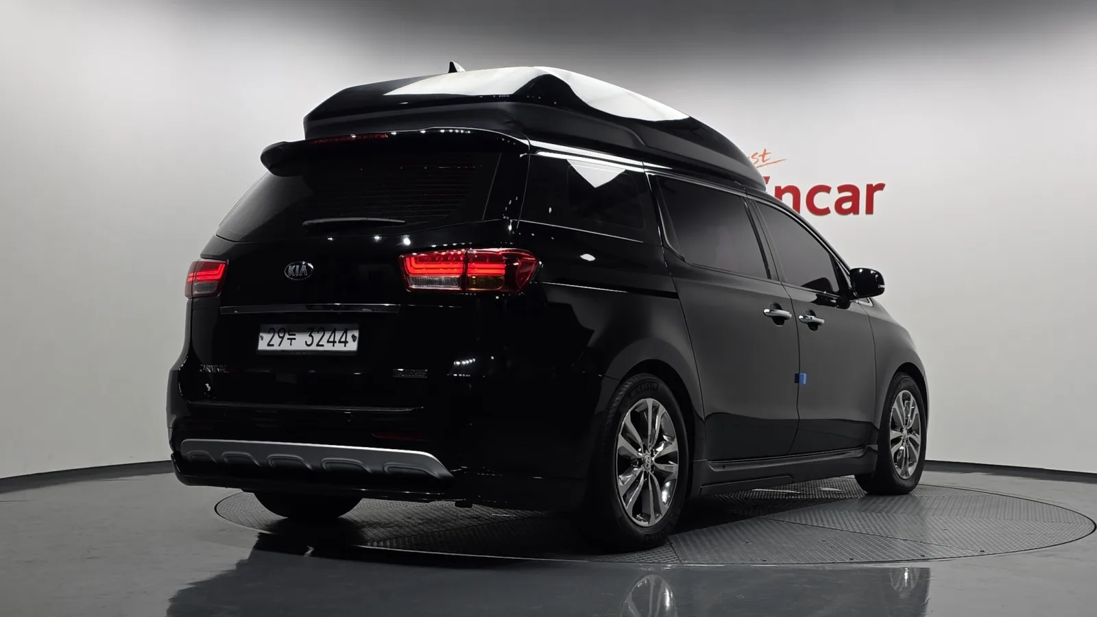 2017 Kia Carnival