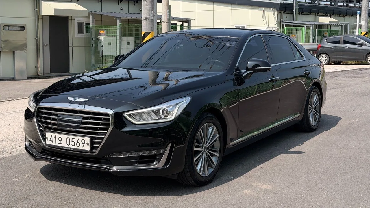 2016 Genesis EQ900