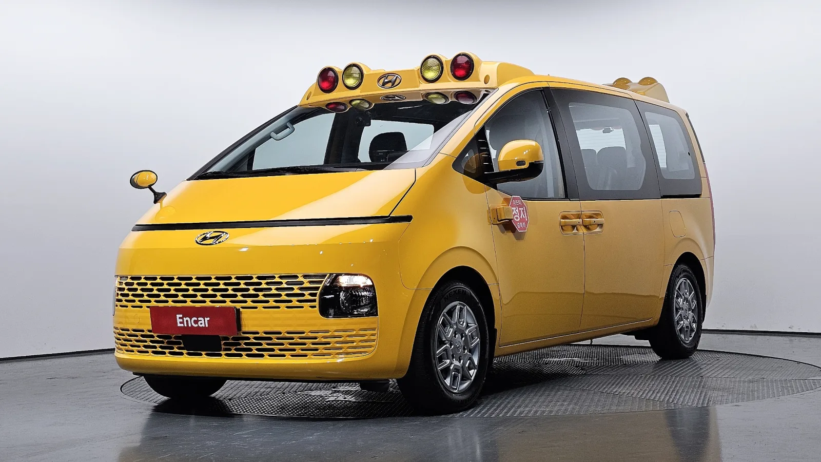2022 Hyundai Staria