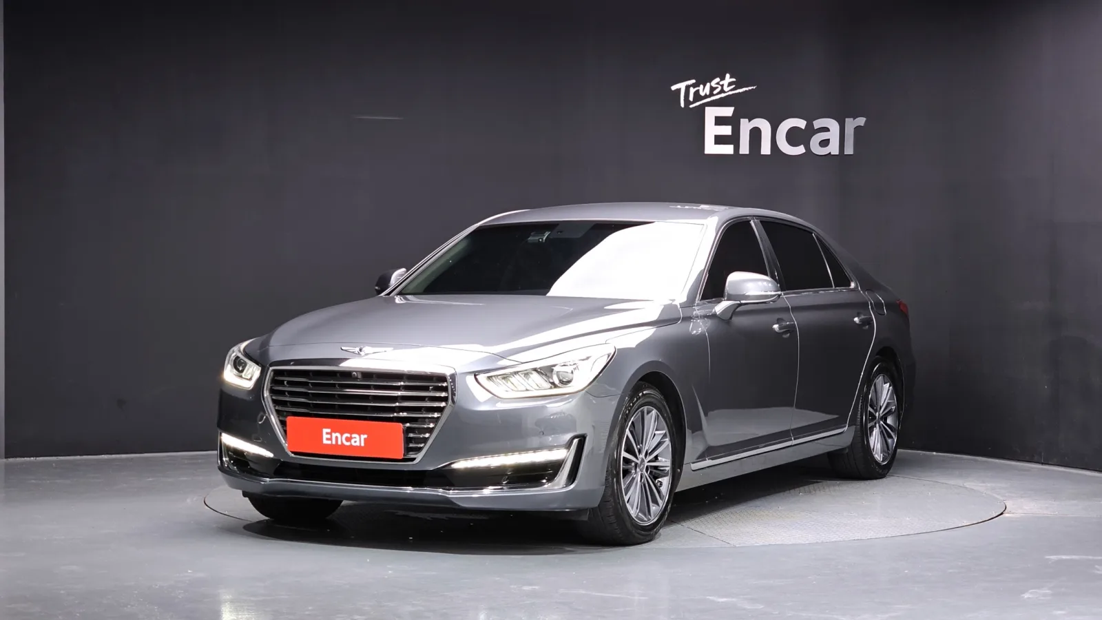 2017 Genesis EQ900