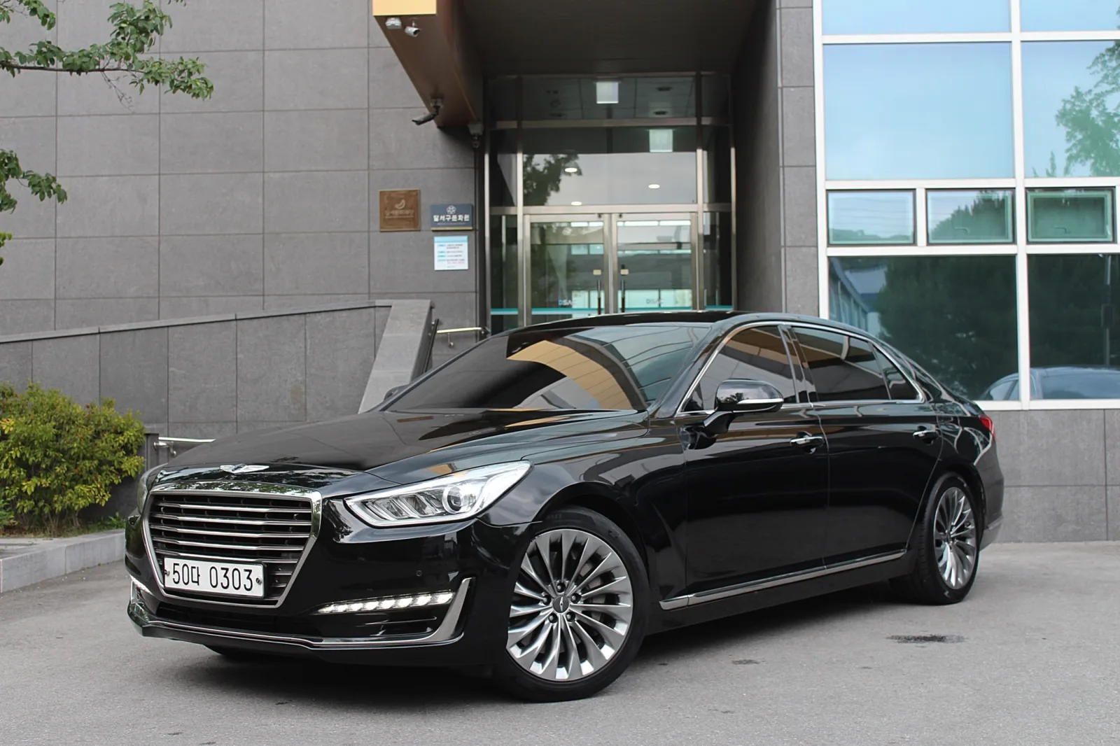 2016 Genesis EQ900