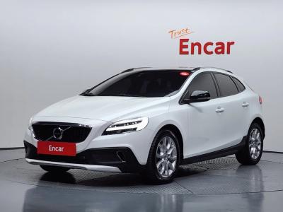 2018 Volvo V40