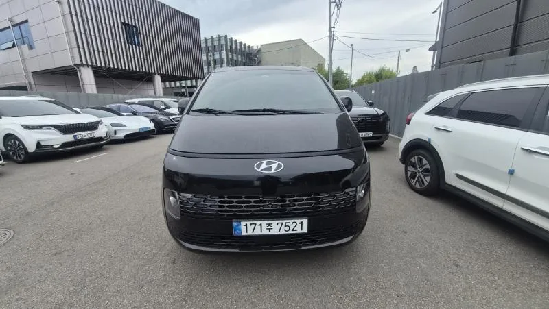 2022 Hyundai Staria