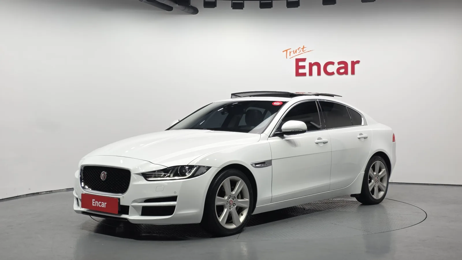 2016 Jaguar XE