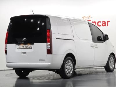 2023 Hyundai Staria