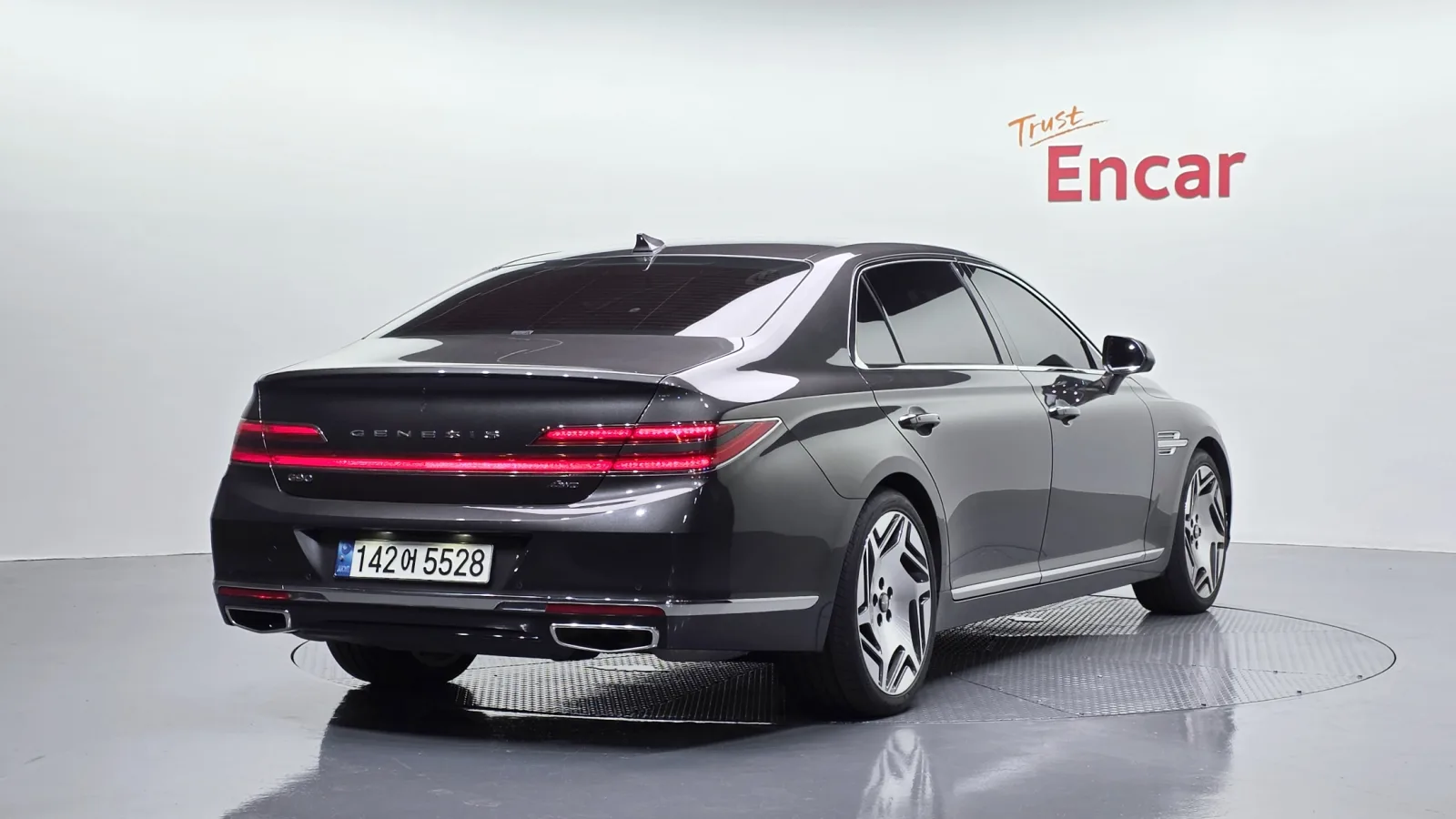 2021 Genesis G90