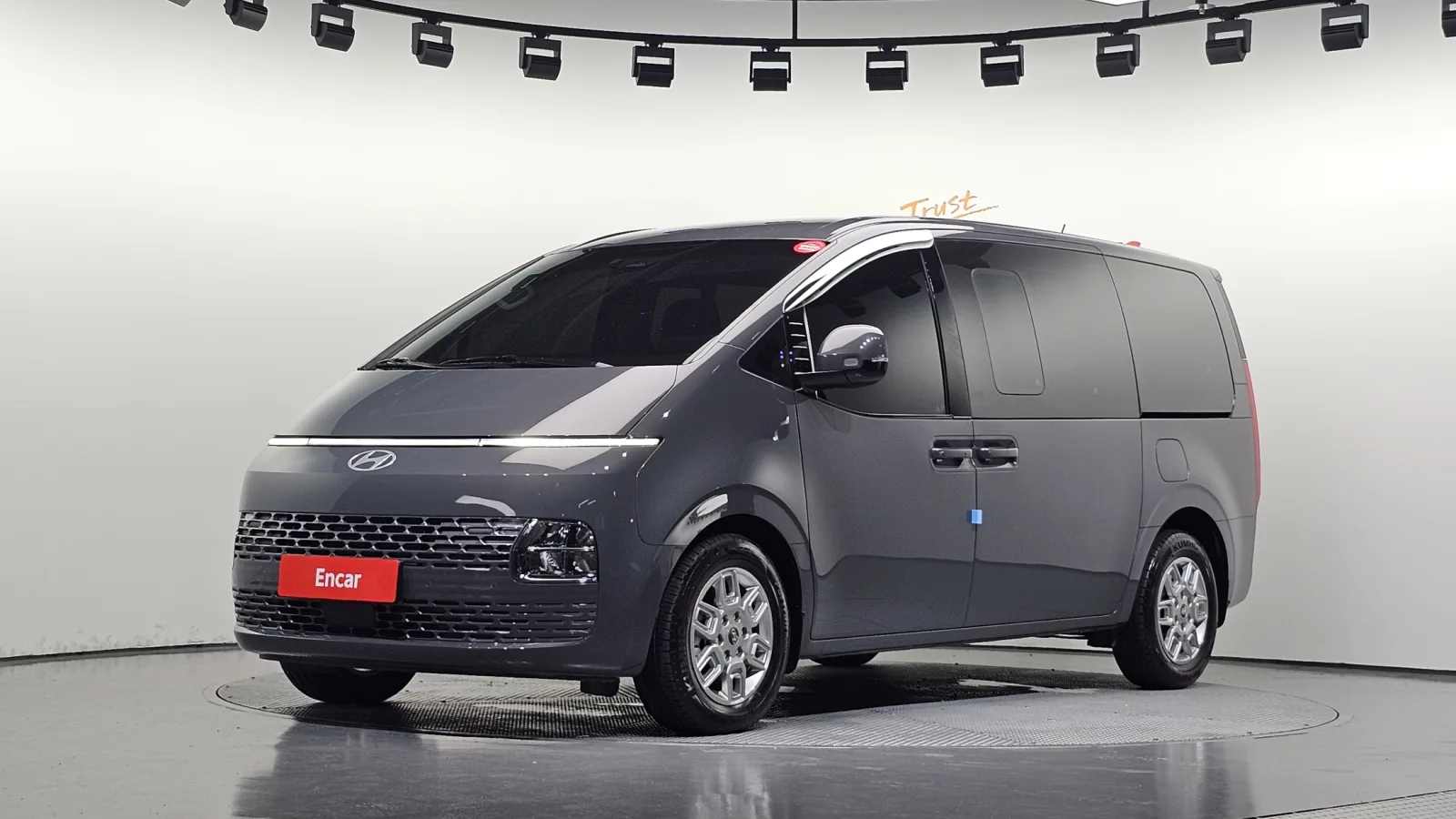 2025 Hyundai Staria
