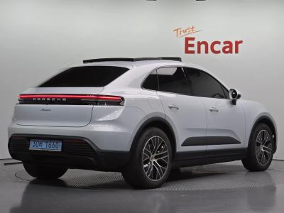 2025 Porsche Macan